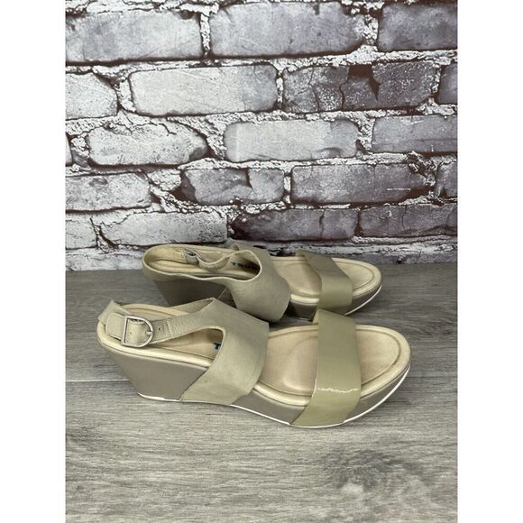 TSUBO Taupe Soft Leather Patent Open Toe Strap Wedge Sandals Size 8.5M US/39.5EU - Picture 13 of 16